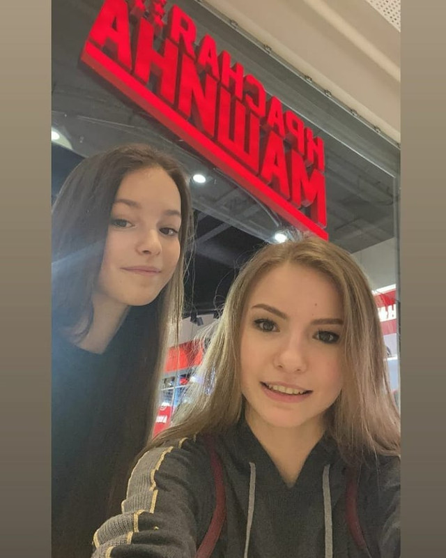 Anna-Dasha-02.jpg