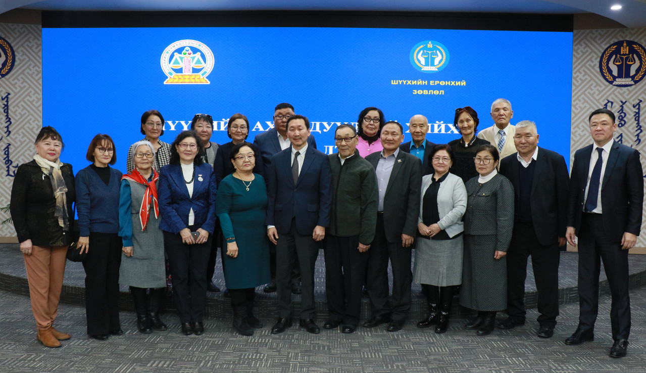 Шүүхийн ахмадын холбооны төлөөллийг хүлээн авав