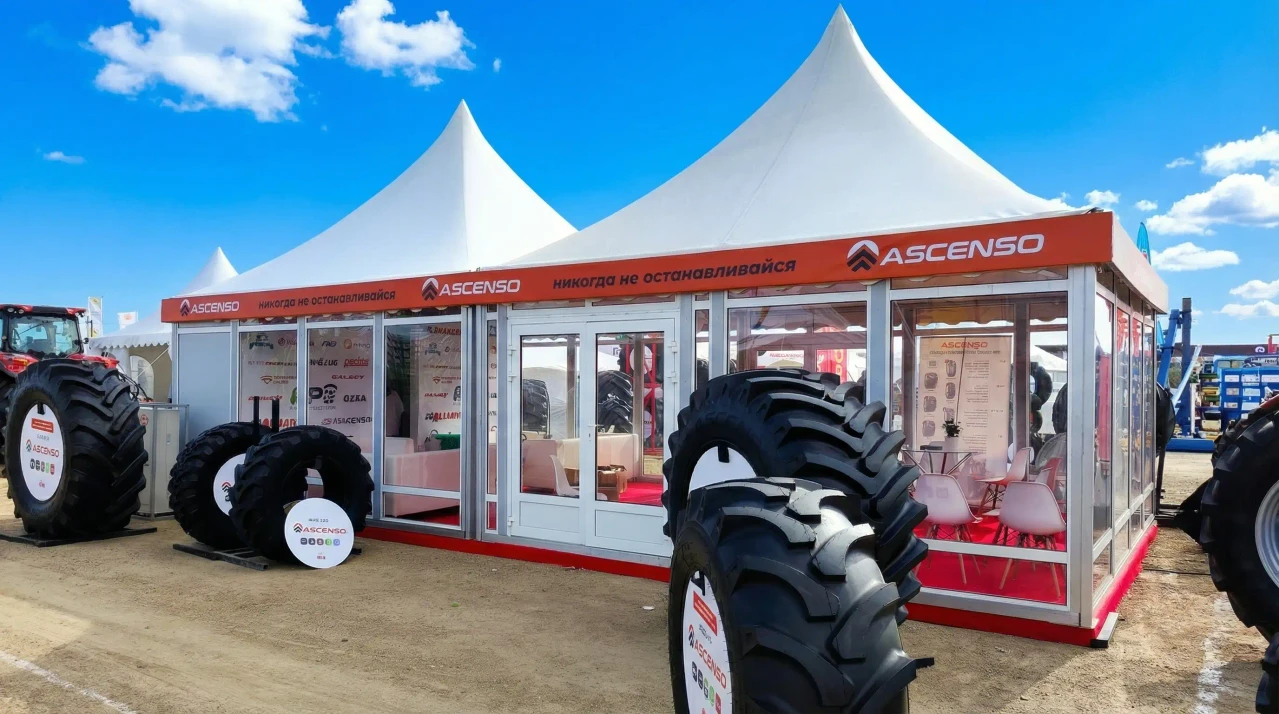 Шатер пагода в стеклянных стеновых панелях