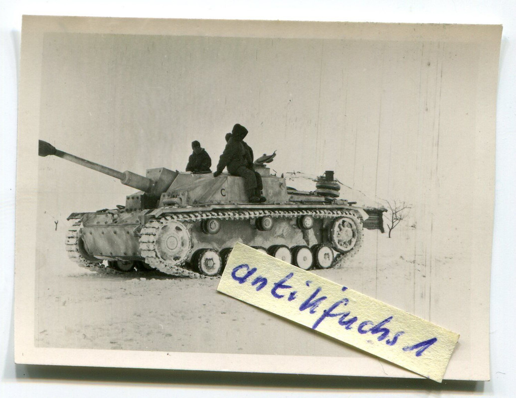 Stug Panzer-Sturmgeschütz mit C u.Tarnanstrich 1
