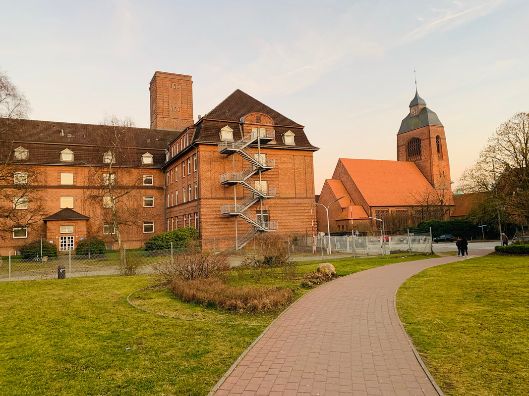 Ansicht auf den Gatewaystandort von unten (linker Turm)