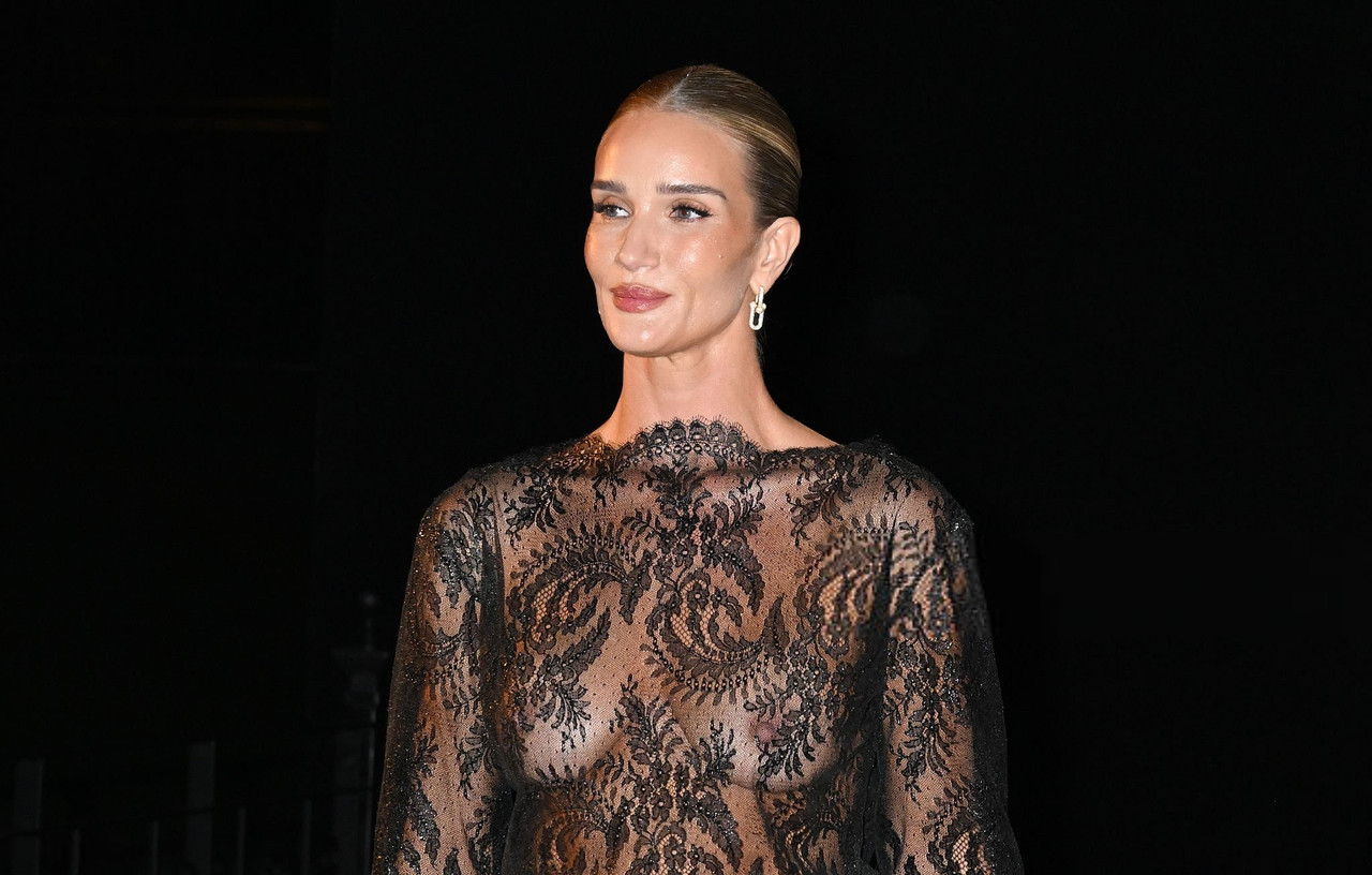 Rosie Huntington Whiteley See Through YSL26PFW280