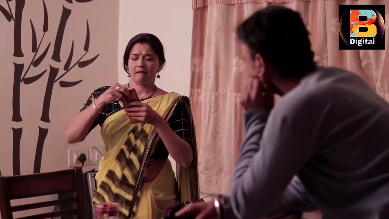 Sexy Lusty Bengali Aunty Hot Seductivie Scenes.mkv_snapshot_01.30.550