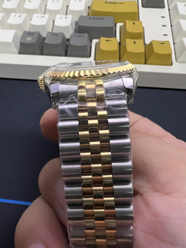 79F40B41-574C-4DC5-B3D8-EE34071DA6AC