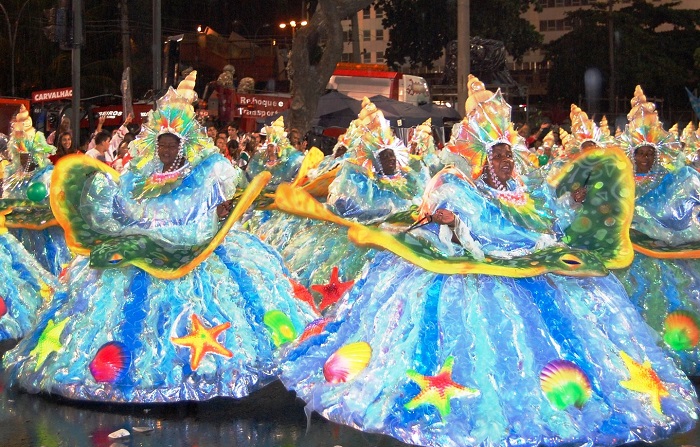 Karnaval Rio de Janeiro biasanya digelar tahunan pada bulan Februari, namun kini harus dibatalkan akibat Covid-19.