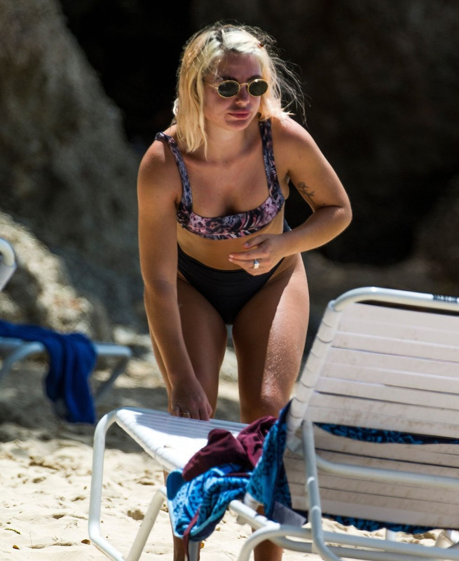 Jessica-Woodley-upskirt-STARS-com-6