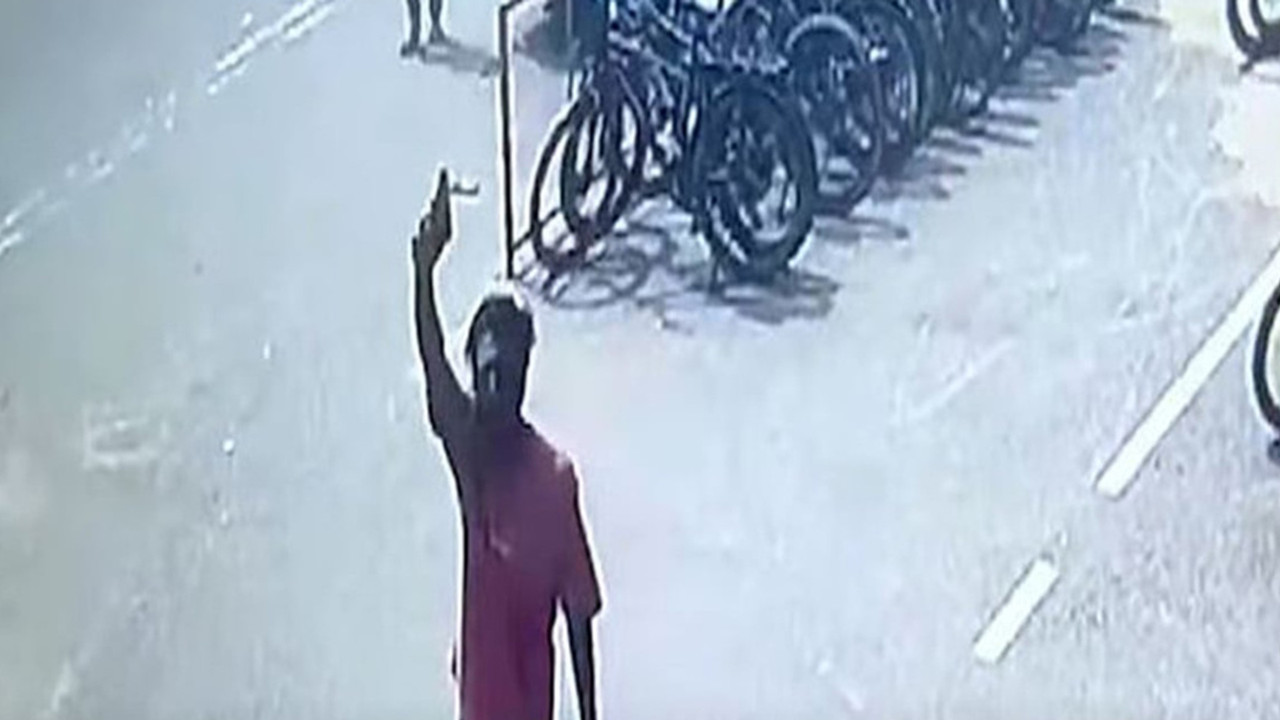 ‘আপনার বাবা হৃদরোগী, মারা যেতে পারেন’, চাঁদা দাবিতে হুমকি দেওয়া বড় সাজ্জাদের সহযোগী গ্রেপ্তার