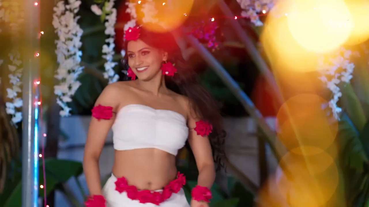 Sexy Telugu serial actress close navel and boobs show in sexy costume from a serial mp4 snapshot 04