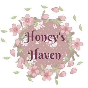 A round banner that reads 'Honey's Haven'.