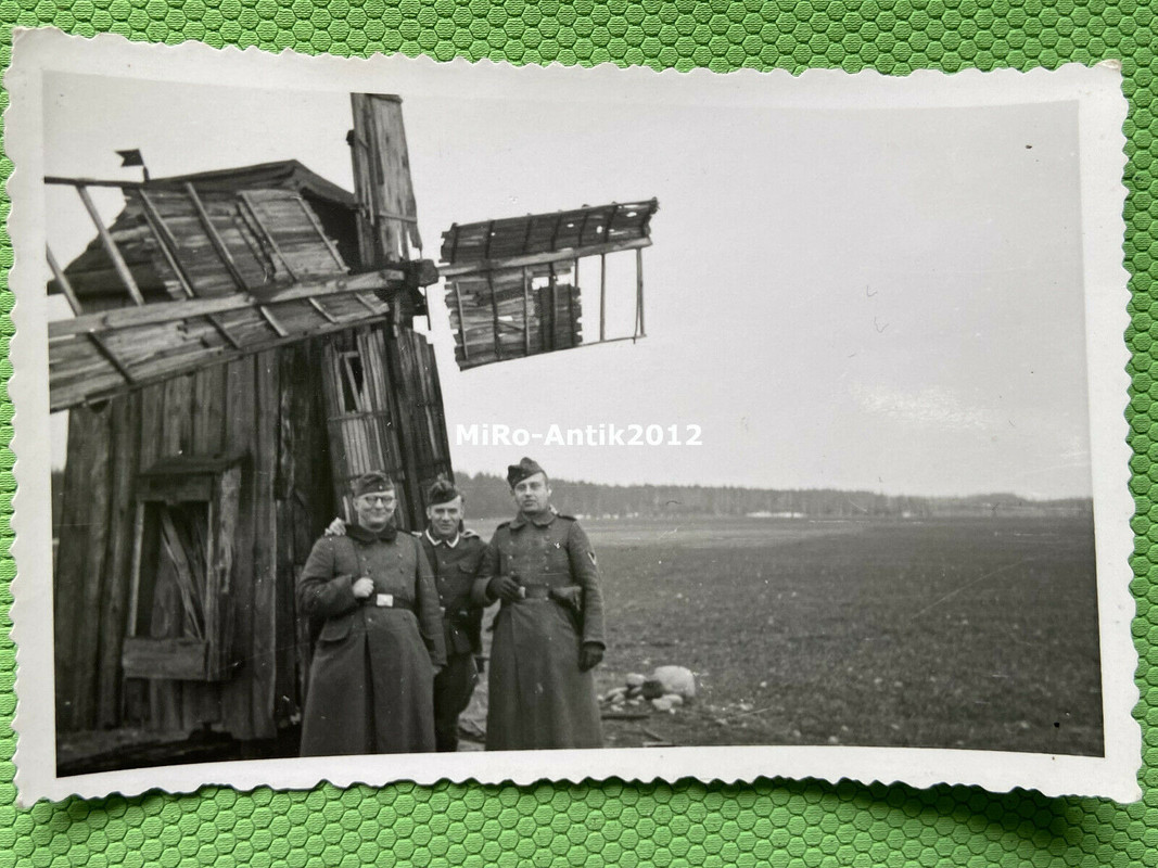 kleine Windmühle aus Holz in Russland3