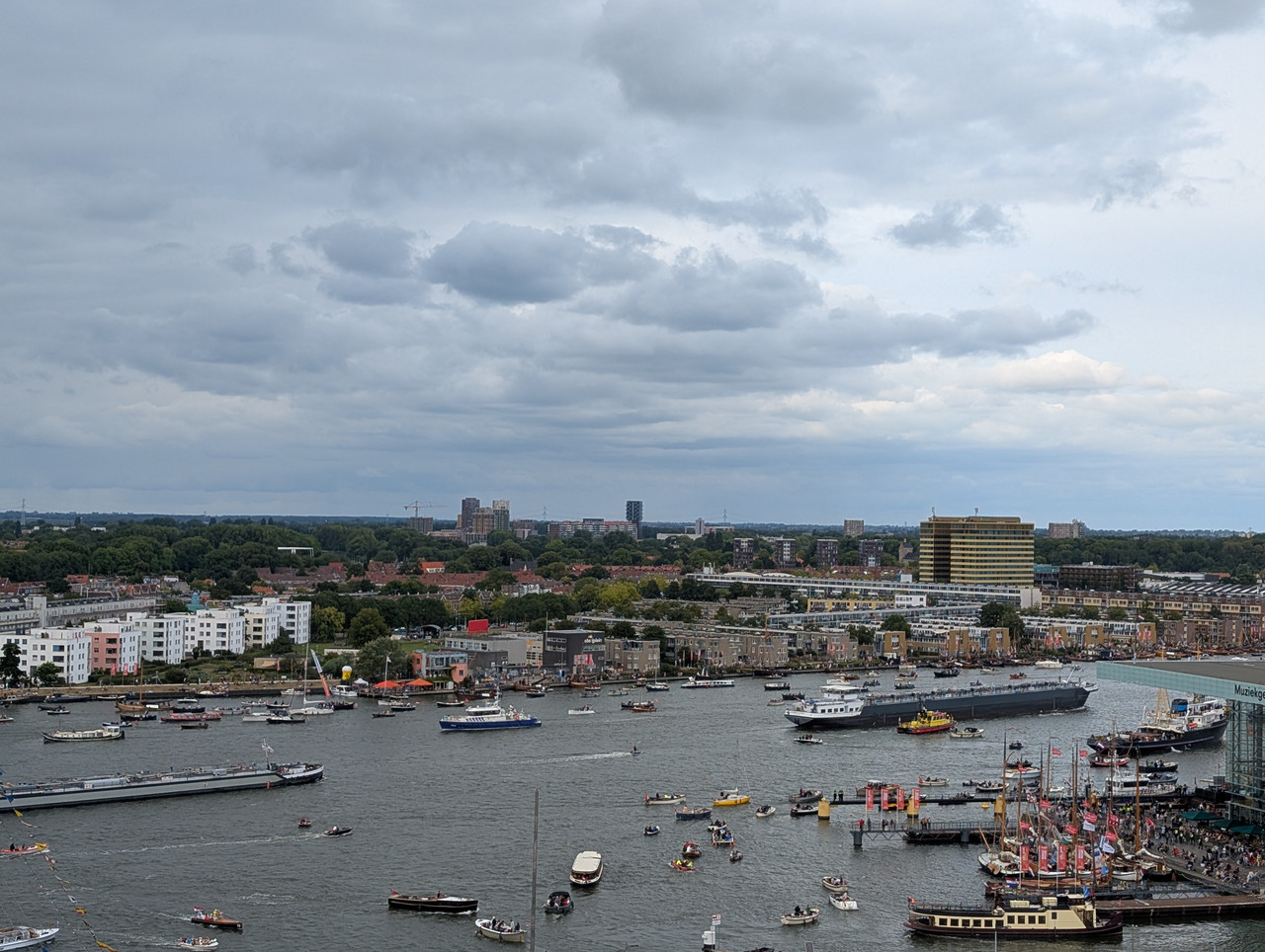 Трое в Амстердаме, не считая собаки. Переезд в Нидерланды.