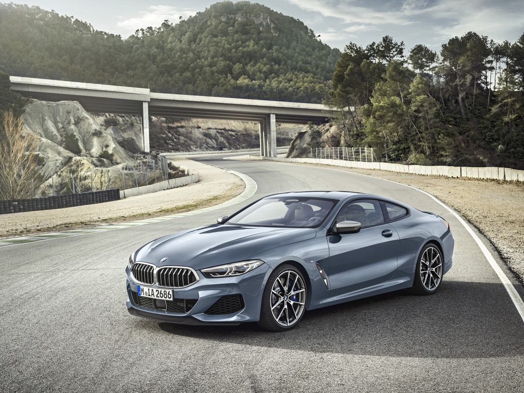 P90306592_highRes_the-all-new-bmw-8-se