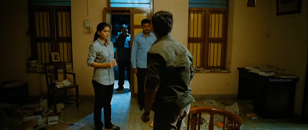 Yuddham Sei 2011 WebRip [Tamil] 480p 720p ESub Screenshot