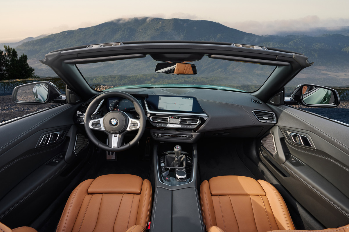 P90535773_highRes_the-bmw-z4-m40i-with