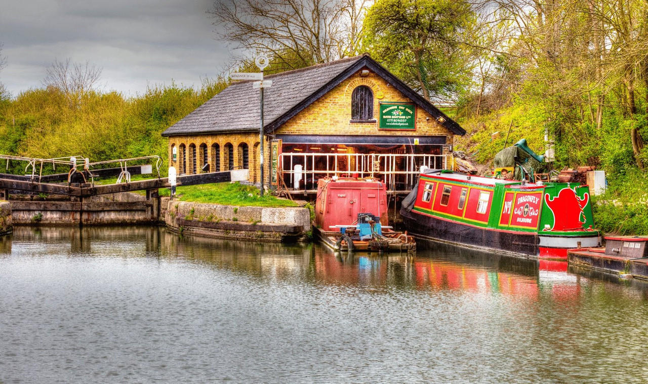 narrowboatsattring.jpg