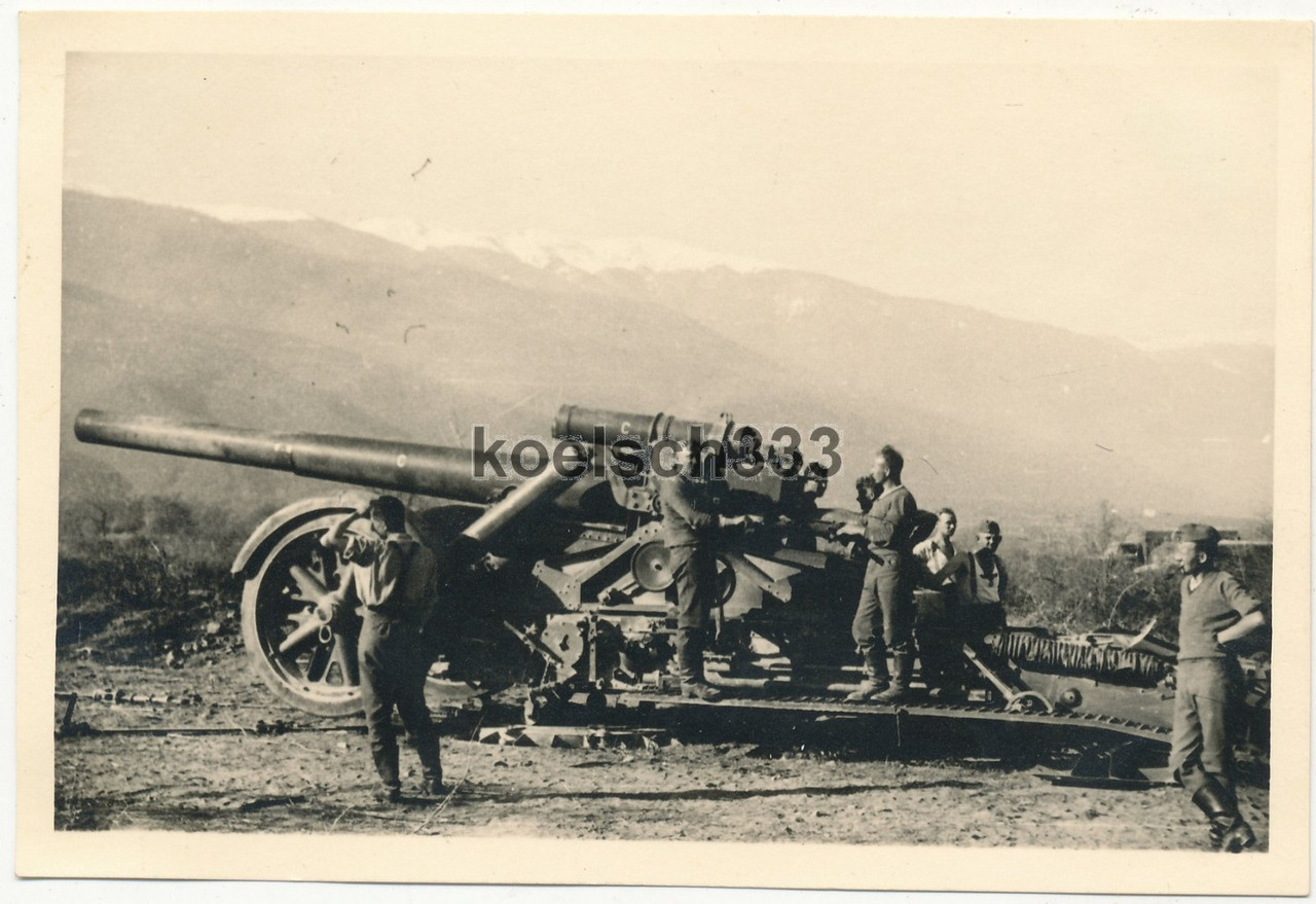 Foto Kanoniere der Wehrmacht am 21cm Mörser in Feuerstellung in Rumänien 1941