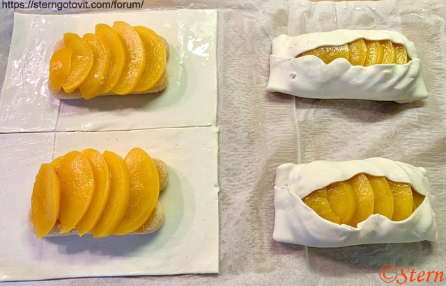 Слойки с консервированными персиками