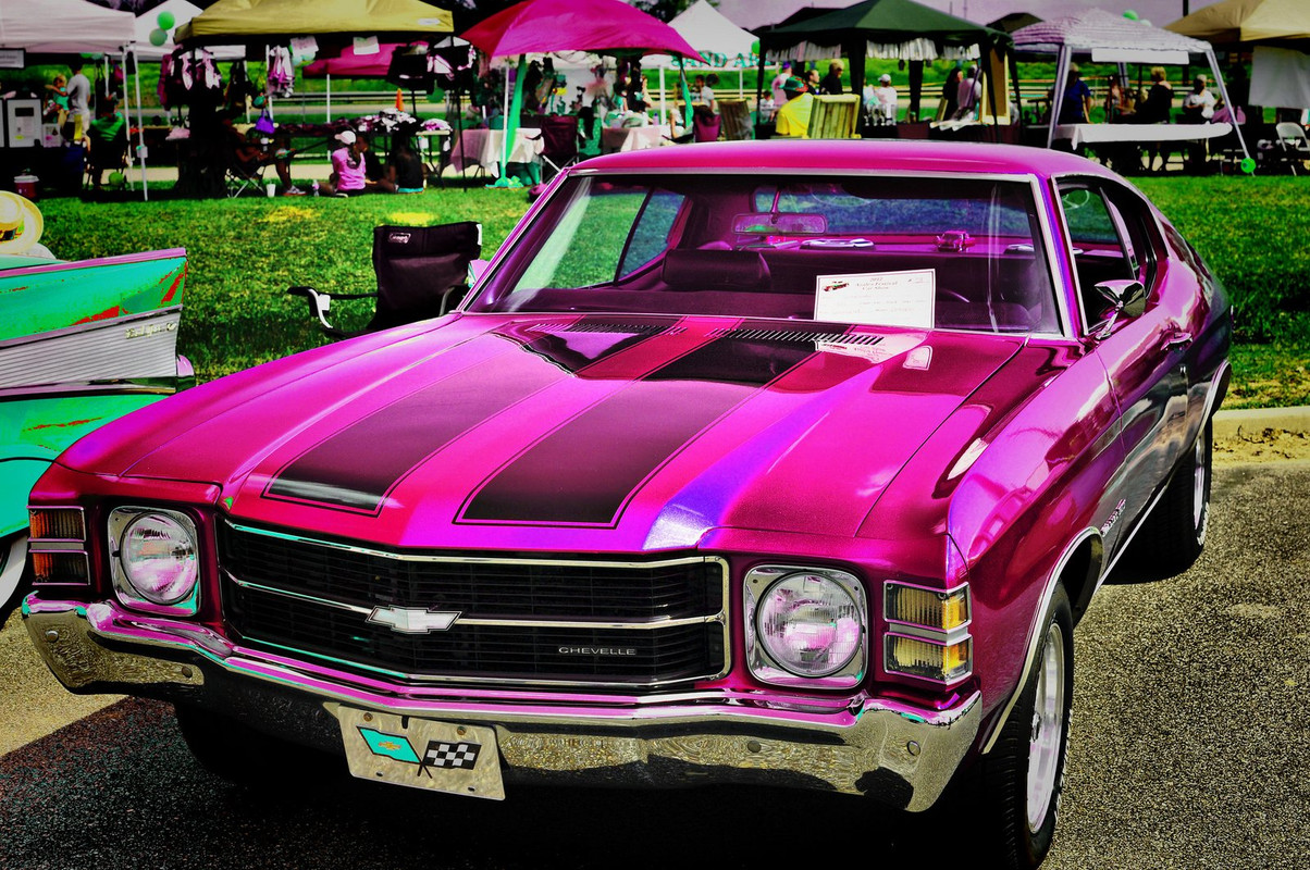 pink-car-at-festival.jpg