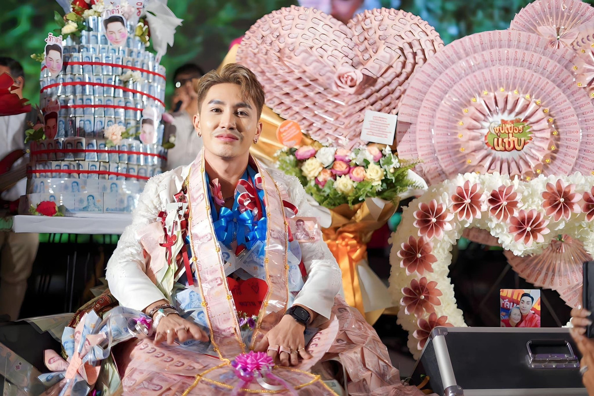 “ตรี ชัยณรงค์” นักร้องมาลัยหลักล้าน ช่วยเหลือ FC มางานวันเกิดกลับบ้านไม่ได้ ดูแลเป็นห่วงจนถึงบ้าน