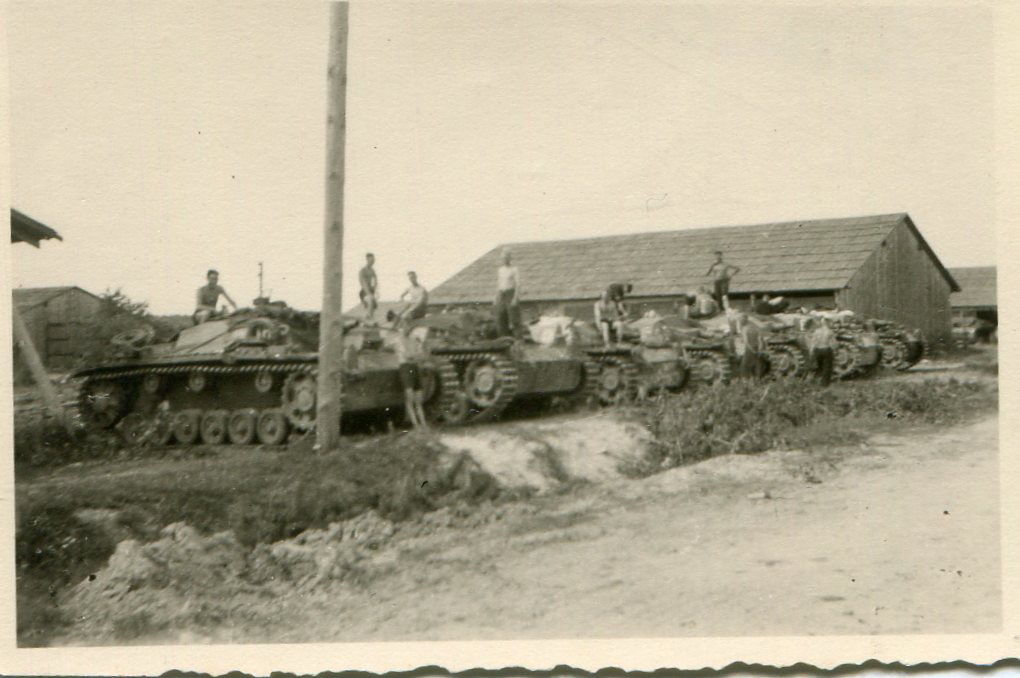 2 WK FOTO Sturmgeschütz Panzer Aufstellung