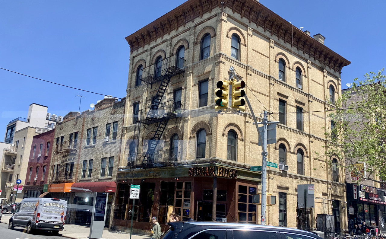 DCC7C83E-3784-4DE3-9A10-90C94C277883