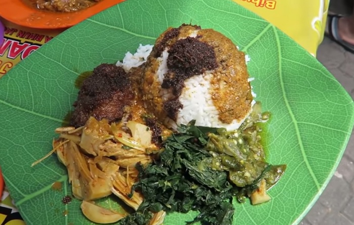 Sajian kuliner di Nasi Uda Padang Meruya.