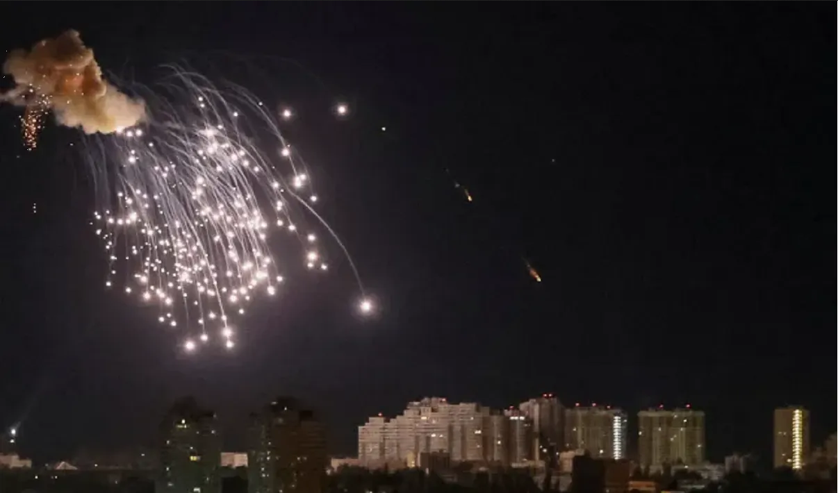 Decenas de drones rusos llueven sobre Kiev en un ataque nocturno