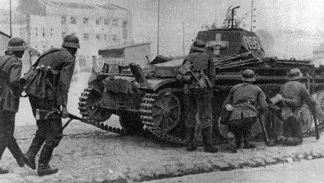 PzKpfw II Ausf c del cuartel general del 35 Regimiento Panzer en Varsovia. 8-9 septiembre 1939