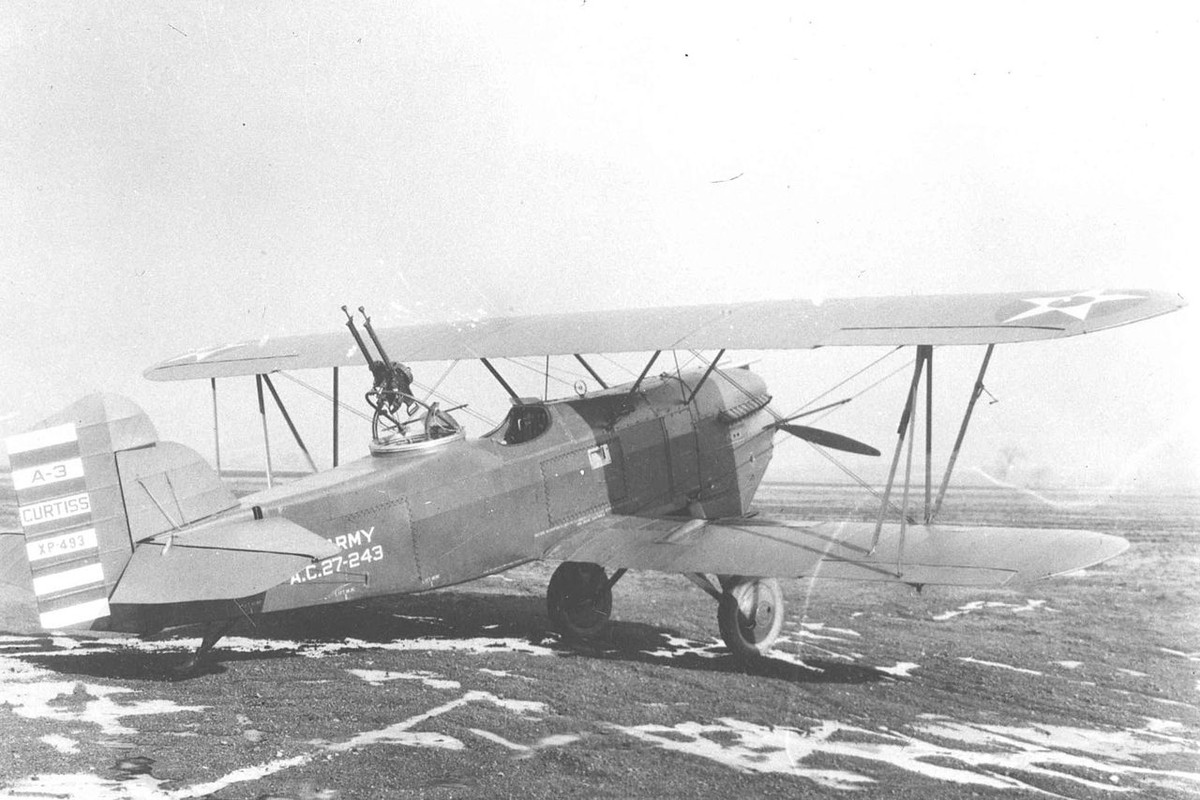 Curtiss_A-3_Falcon_(SN_27-243)