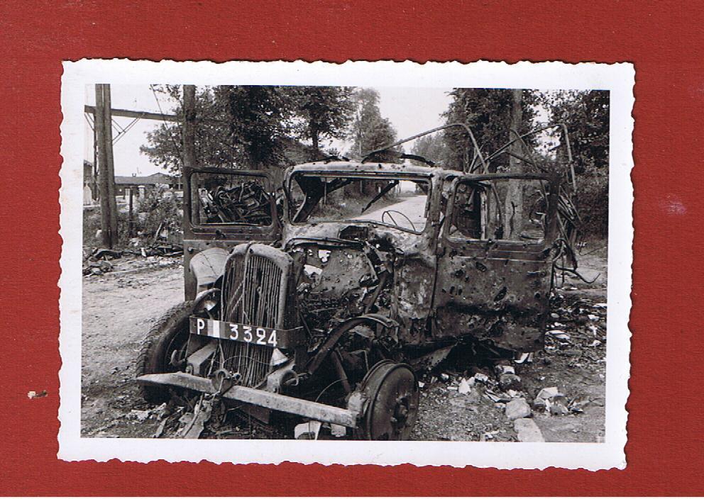 2WK Belgien zerstörtes Auto der belgischen Wehrm