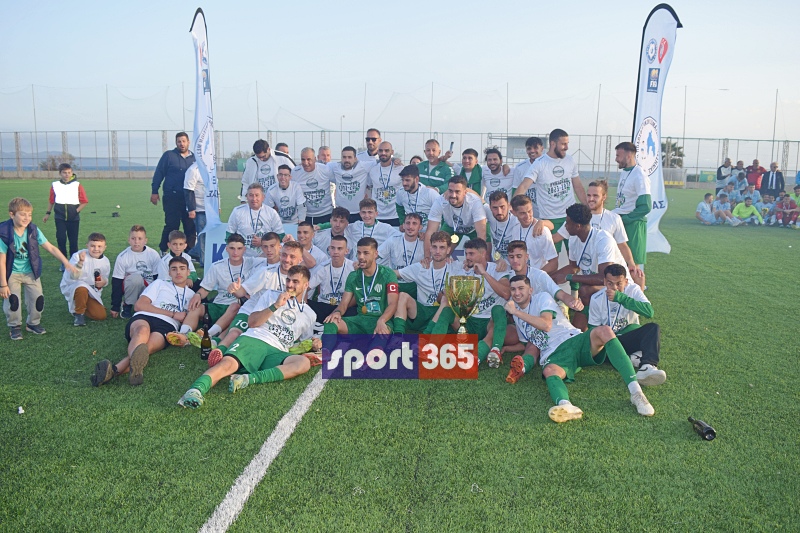 , &Tau;&omicron; &phi;&omega;&tau;&omicron;&rho;&epsilon;&pi;&omicron;&rho;&tau;ά&zeta; &tau;&omicron;&upsilon; &tau;&epsilon;&lambda;&iota;&kappa;&omicron;ύ &Epsilon;&rho;ά&nu;&eta;-&Pi;&alpha;&nu;&theta;&omicron;&upsilon;&rho;&iota;&alpha;&kappa;ό&sigmaf; (&phi;&omega;&tau;&omicron;)