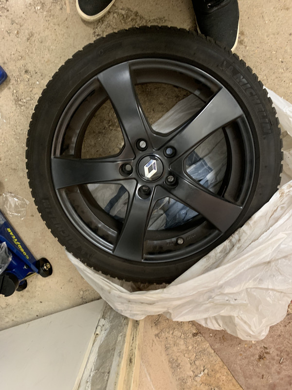 8081AC07-E855-482E-ABB4-1BA2735E3823