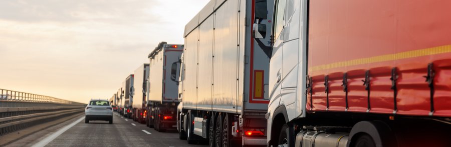 queue of trucks on ukraine poland border traffic j 2025 01 10 11 29 04 utc 001