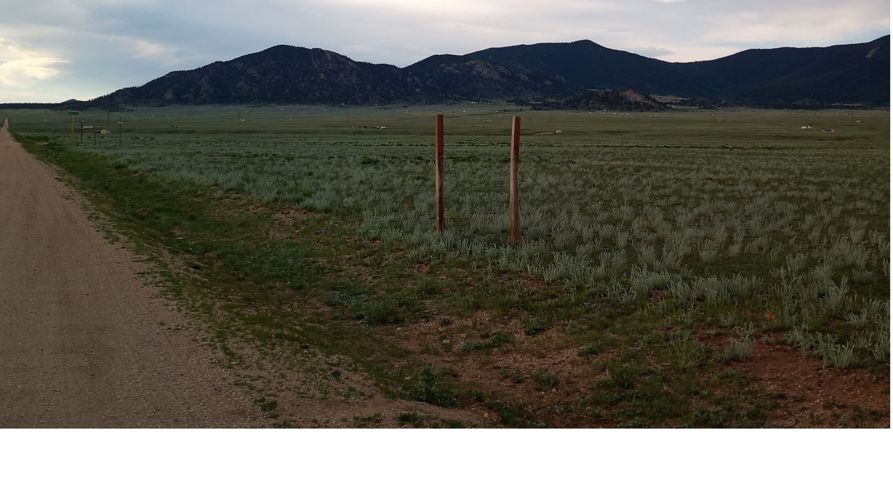 [Image: looking-East-Fromthe-Bottom-Ofthe-Valley...s-Colo.png]