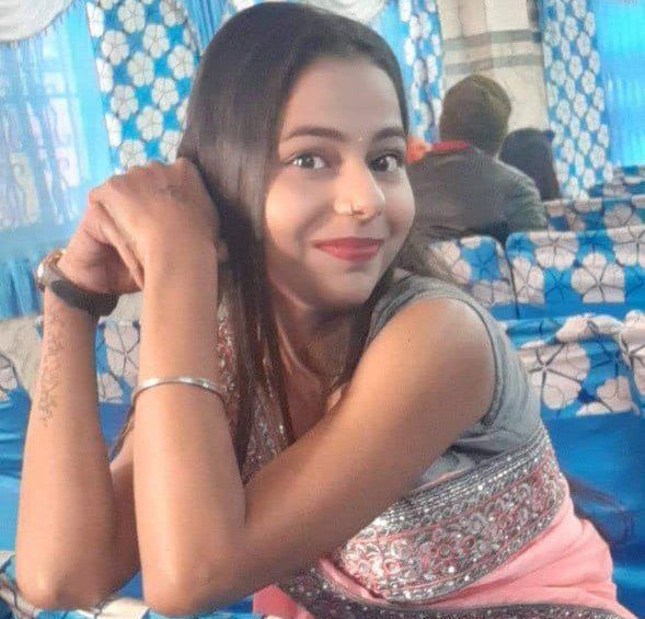 Desi indian girl flashing her boobs and pssy closeup exclusive