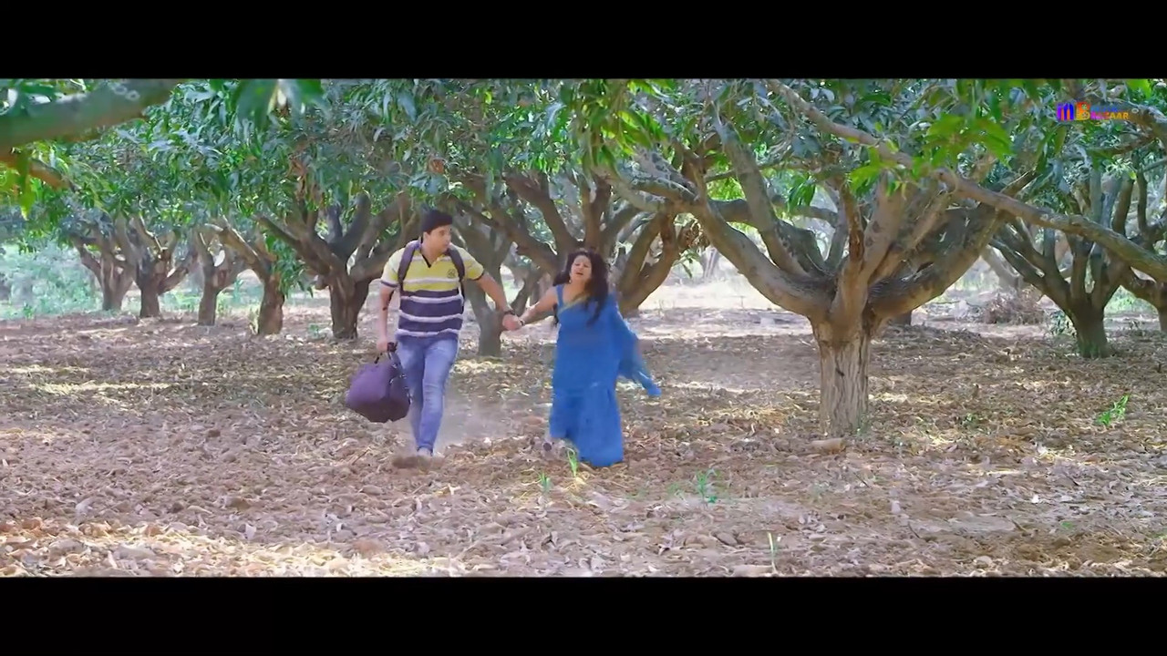 Shubha Poonja  Hot Scenes from an old tulu movie.mp4_snapshot_09.34.372