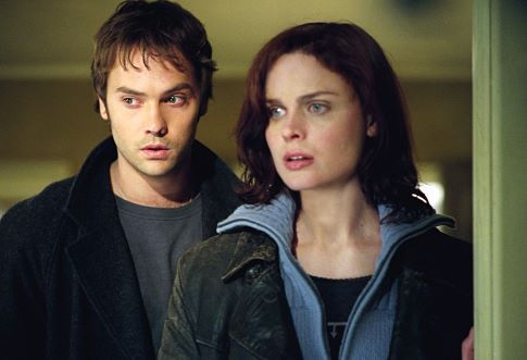 Barry Watson dan Emily Deschanel dalam Boogeyman (2005)
