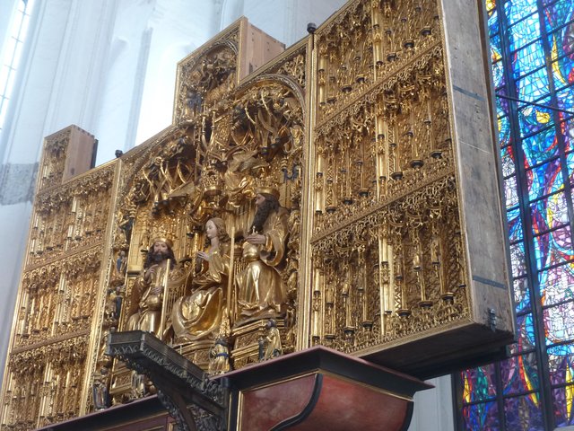 Gdansk en 3 dias y medio. - Blogs de Polonia - DIA 2.- Paseo por el centro:  calle Dluga, iglesia de S. Maria,  muelles,  grúa (14)
