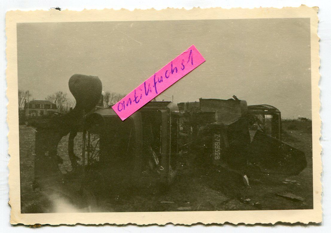 zerschossene Autos an der Kanalküste in Holland 