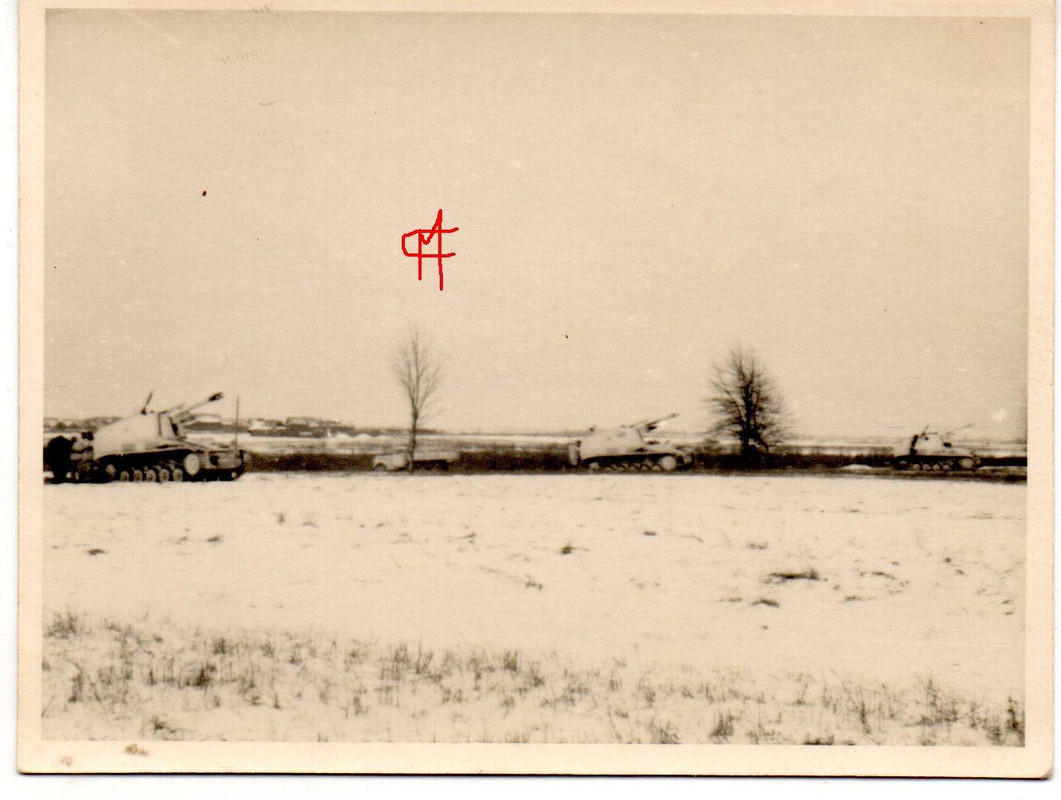 Orig Foto Deutsche Geschütz Wespe Wintertarn an der Ostfront