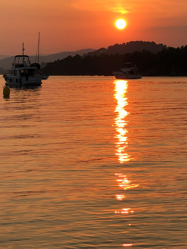 6A770FF3-1984-45AC-BE3A-3382F6B8AC3E