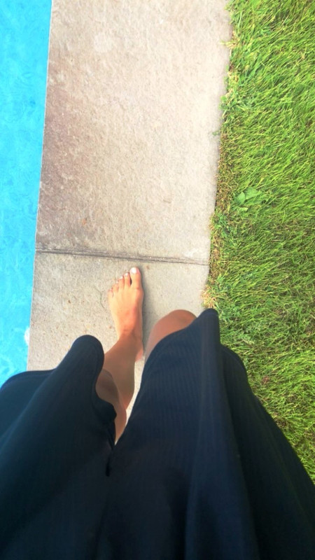 Nina-Agdal-Feet-3680732
