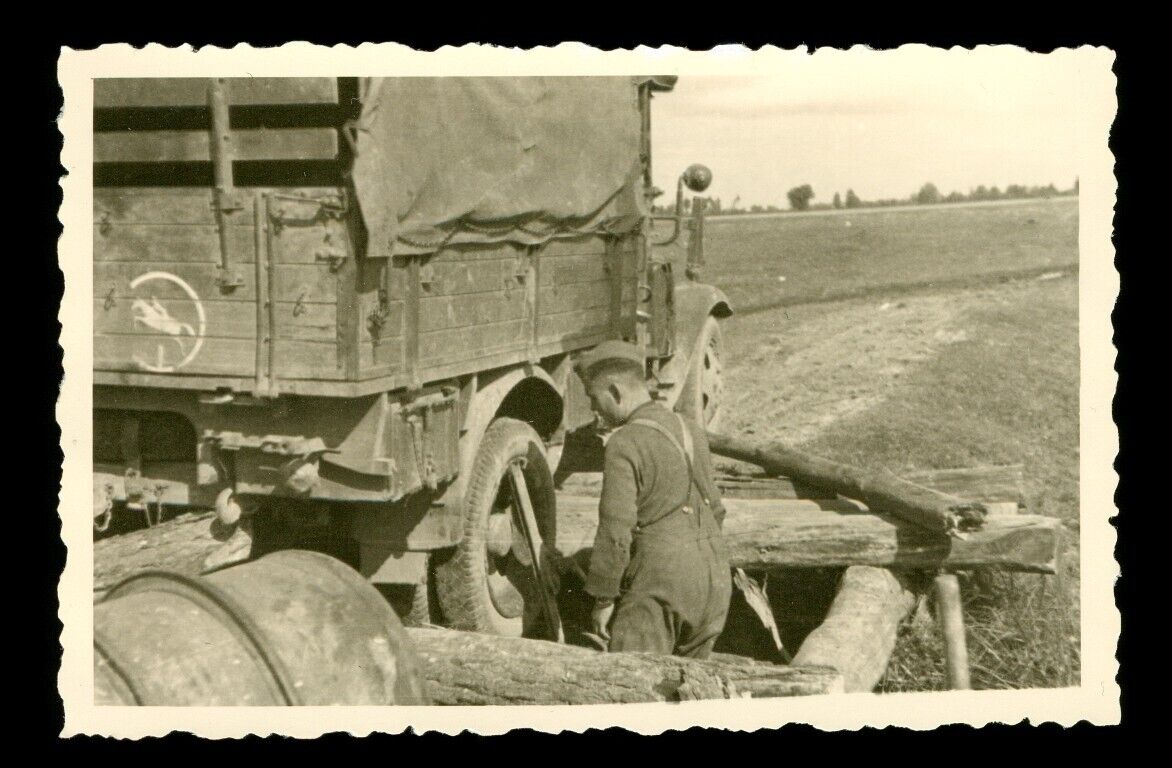 LKW der 24. Panzer Division Aufklärungsabteilung in Rußland - Foto 2.WK