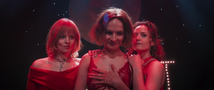 Качели_2025_WEB-DLRip.avi_snapshot_01.05.21.536