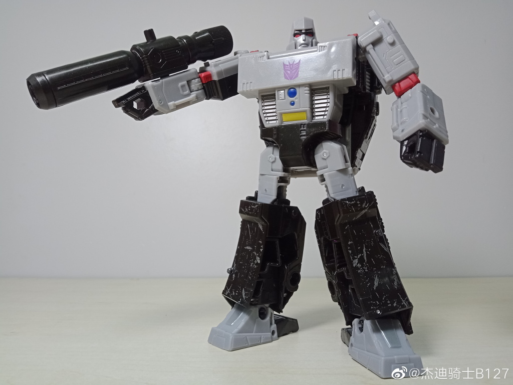 Earthrise-Megatron-03-1