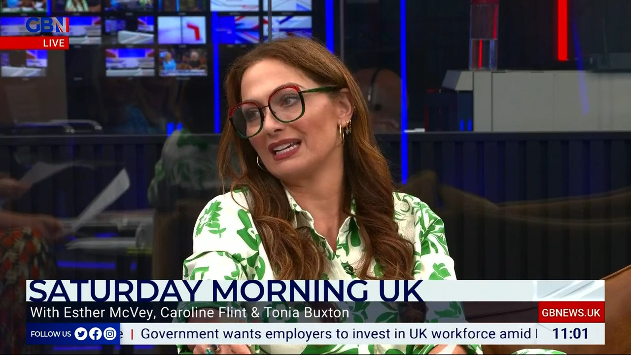 08.28 - 10.00.00 - Saturday Live UK. Opinion, news and a bit of fun o..._001.ts_snapshot_03.38.173