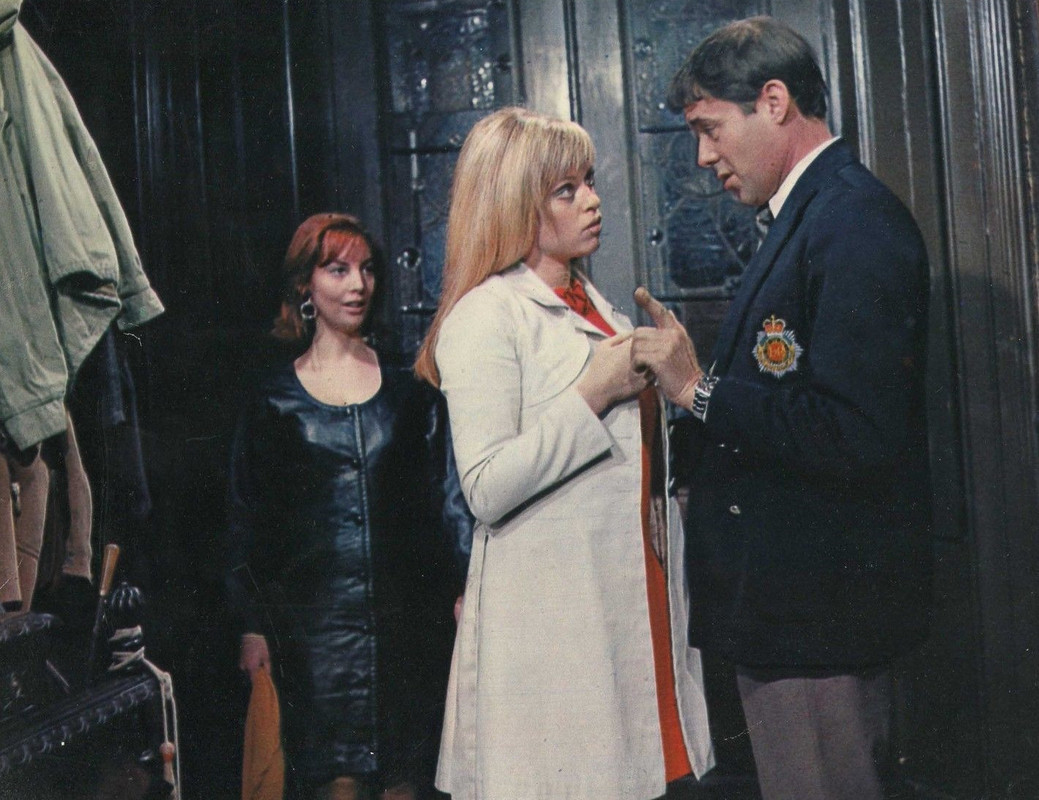 edina_ronay_a22