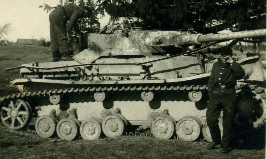 Foto Panzer IV Langrohr Seitenschutz Träger Tarn Stellung Wolchow Russland 43-44.