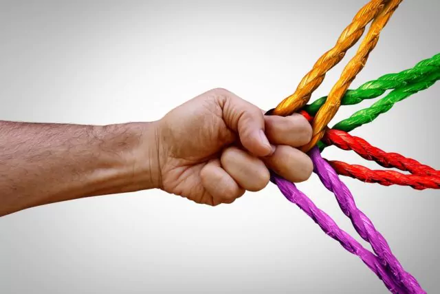 touwtjes-hand-640x427.webp