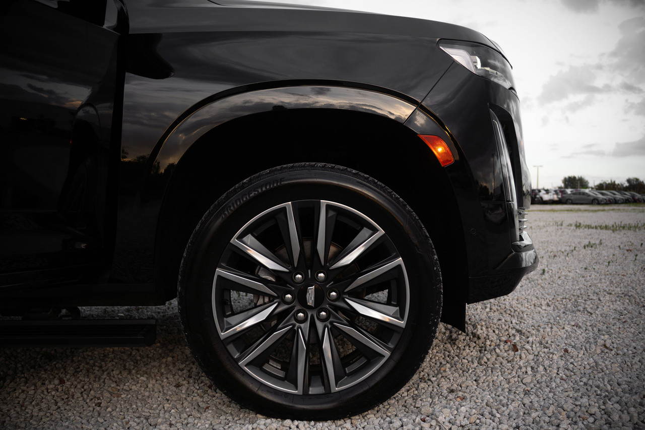 Cadillac Escalade View 10